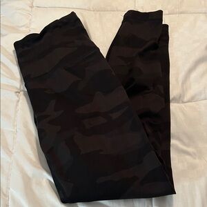 Yogalicious Lux Black and Grey Camo Leggings Size Small